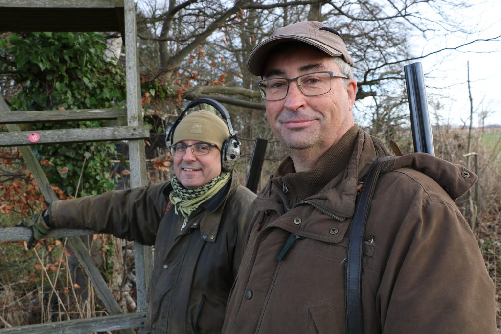 Mike Atig und Christoph Hüser nahmen am Samstag, dem ersten Tag der kreisweiten Taubenjagd teil.  